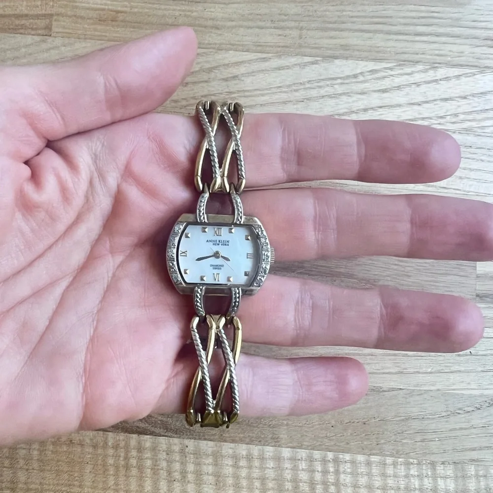 Anne Klein New York ladies diamond Swiss dress watch NEW BATTERY